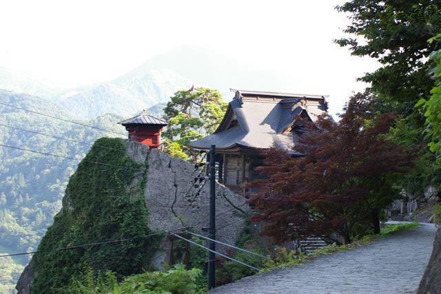 山寺の参道～開山堂（かいざんどう）