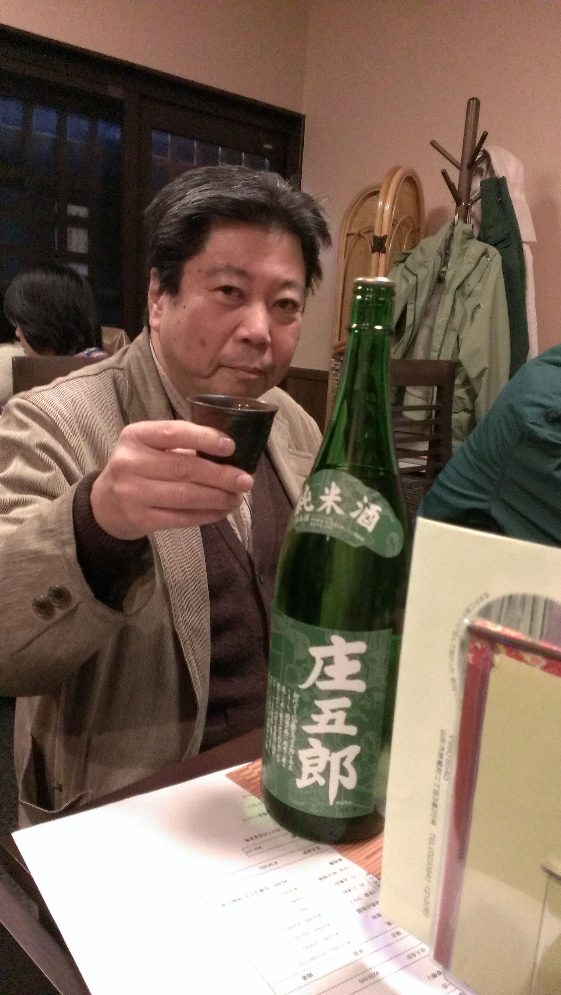 愉快な仲間と県産酒でかんぱい