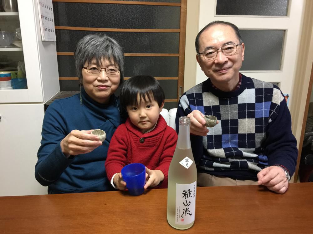 孫とクリスマスで乾杯