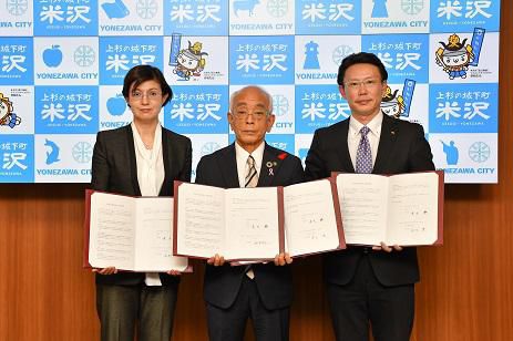 グリーンエイト株式会社、イズミ物流株式会社と立地協定を締結しました。
