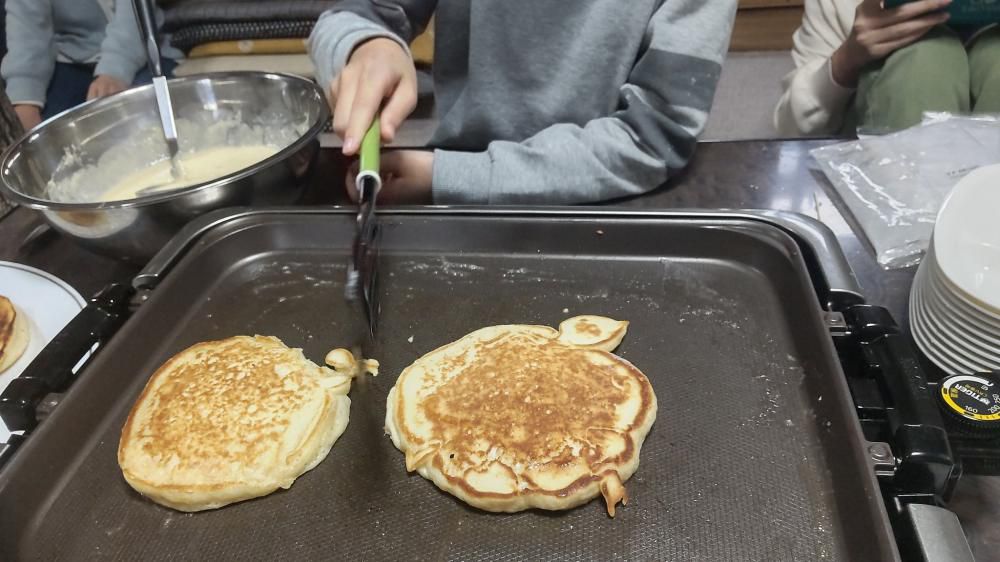 お昼はパンケーキ！！