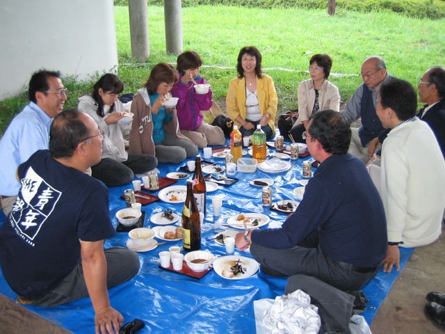 橋の下の芋煮会