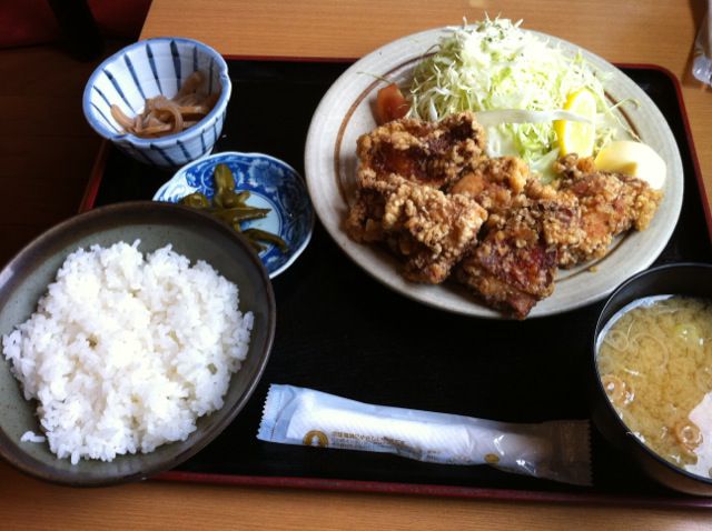 「仁亭」の鶏唐揚定食