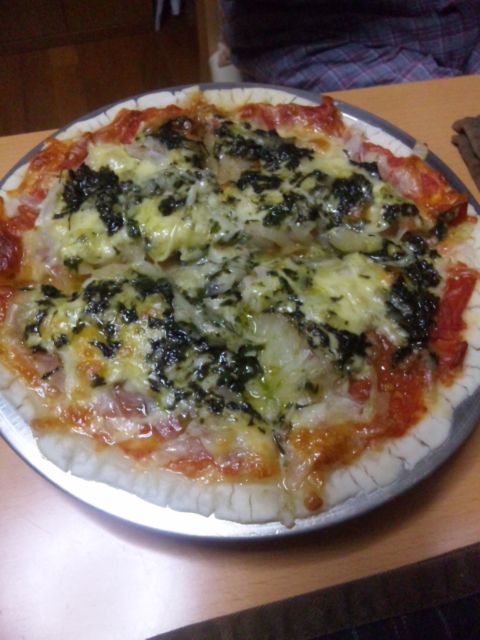 バジルon米粉ピザ