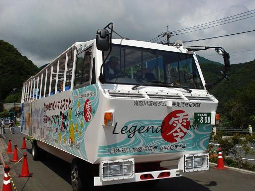 千年に一度の東日本大震災。同じ人間同士助け合って生きて行きましょう