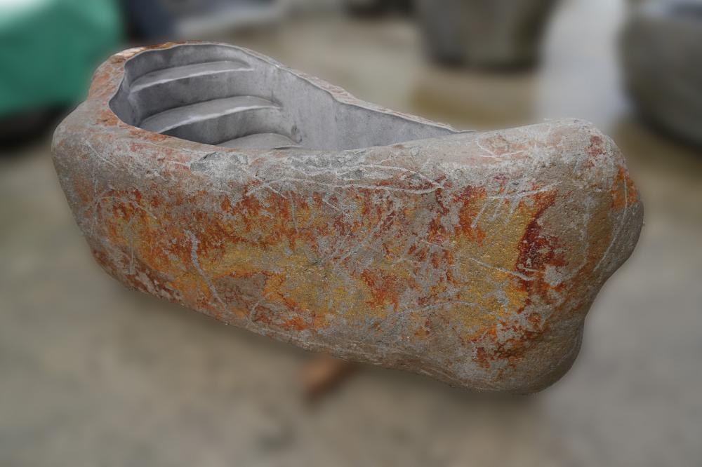 春の気配を感じる露天風呂 ― 蔵王石のぬくもりと自然の色合い