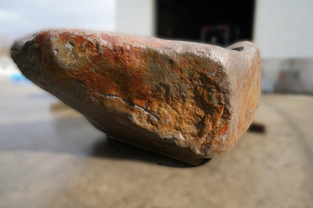 春の気配を感じる露天風呂 ― 蔵王石のぬくもりと自然の色合い