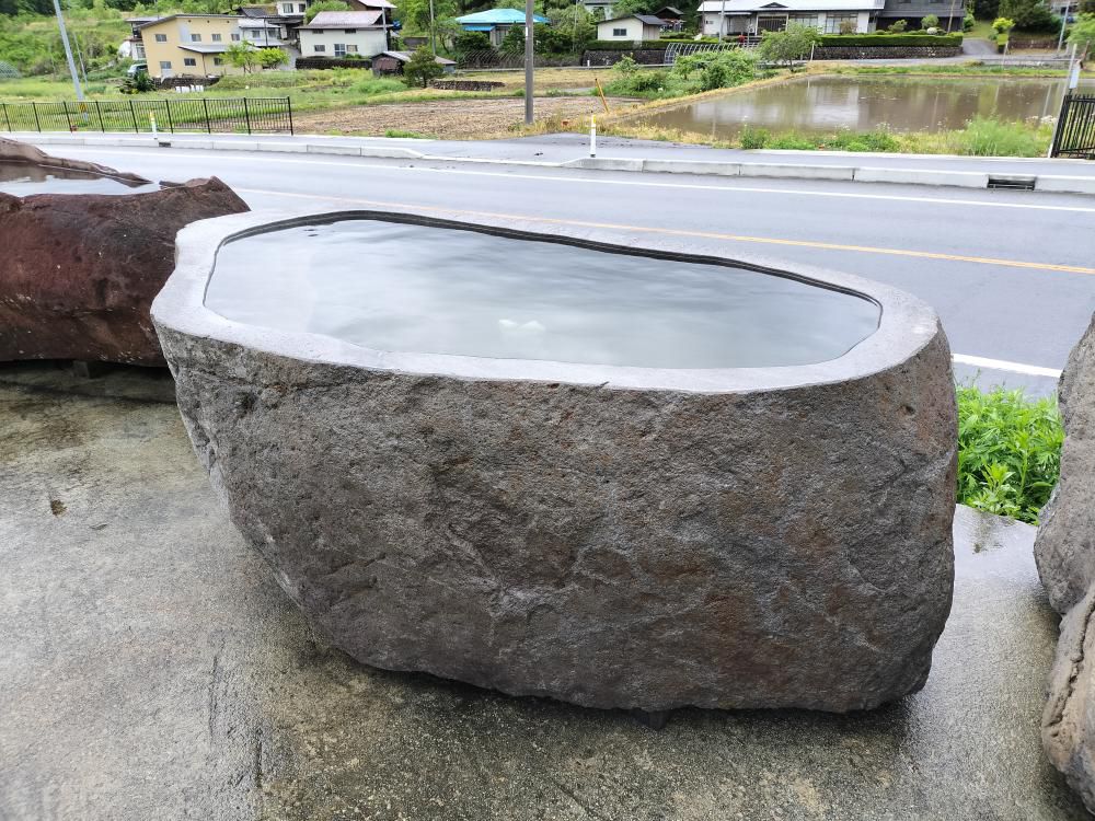 蔵王の天然石を使った石風呂
