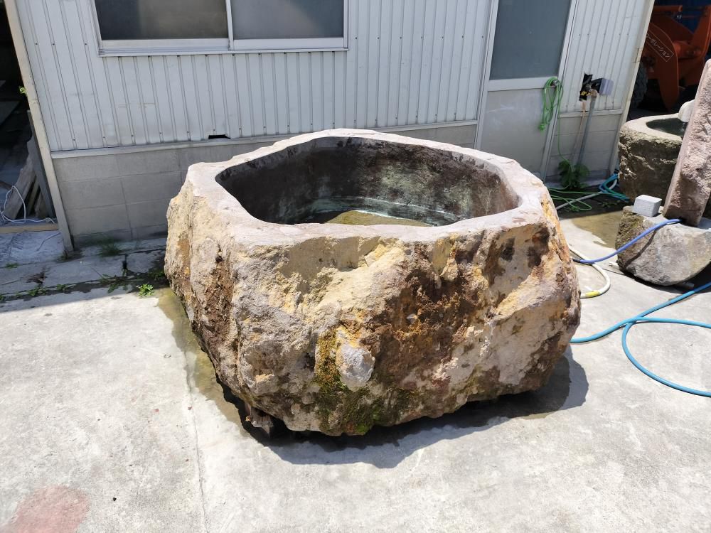 蔵王の天然石を使った石風呂