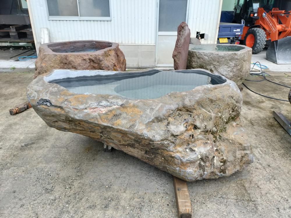 蔵王の天然石を使った石風呂